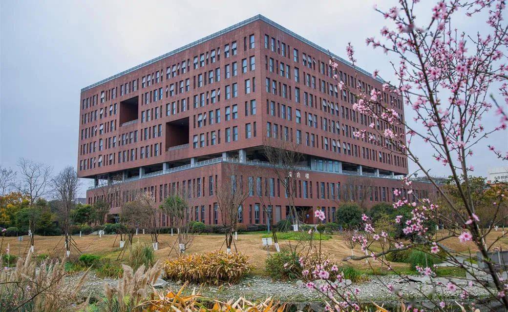 西南交通大学(西南交通大学属于985211学校吗)